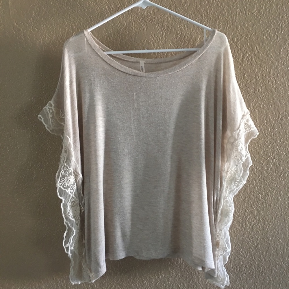 Blouse with lace
